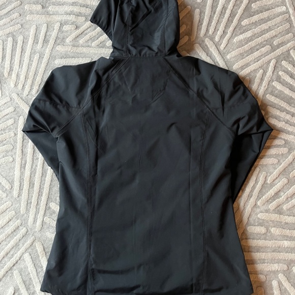 Columbia Wind Breaker - Picture 2 of 3